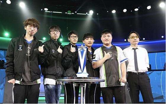 加盟湖人 加盟湖人