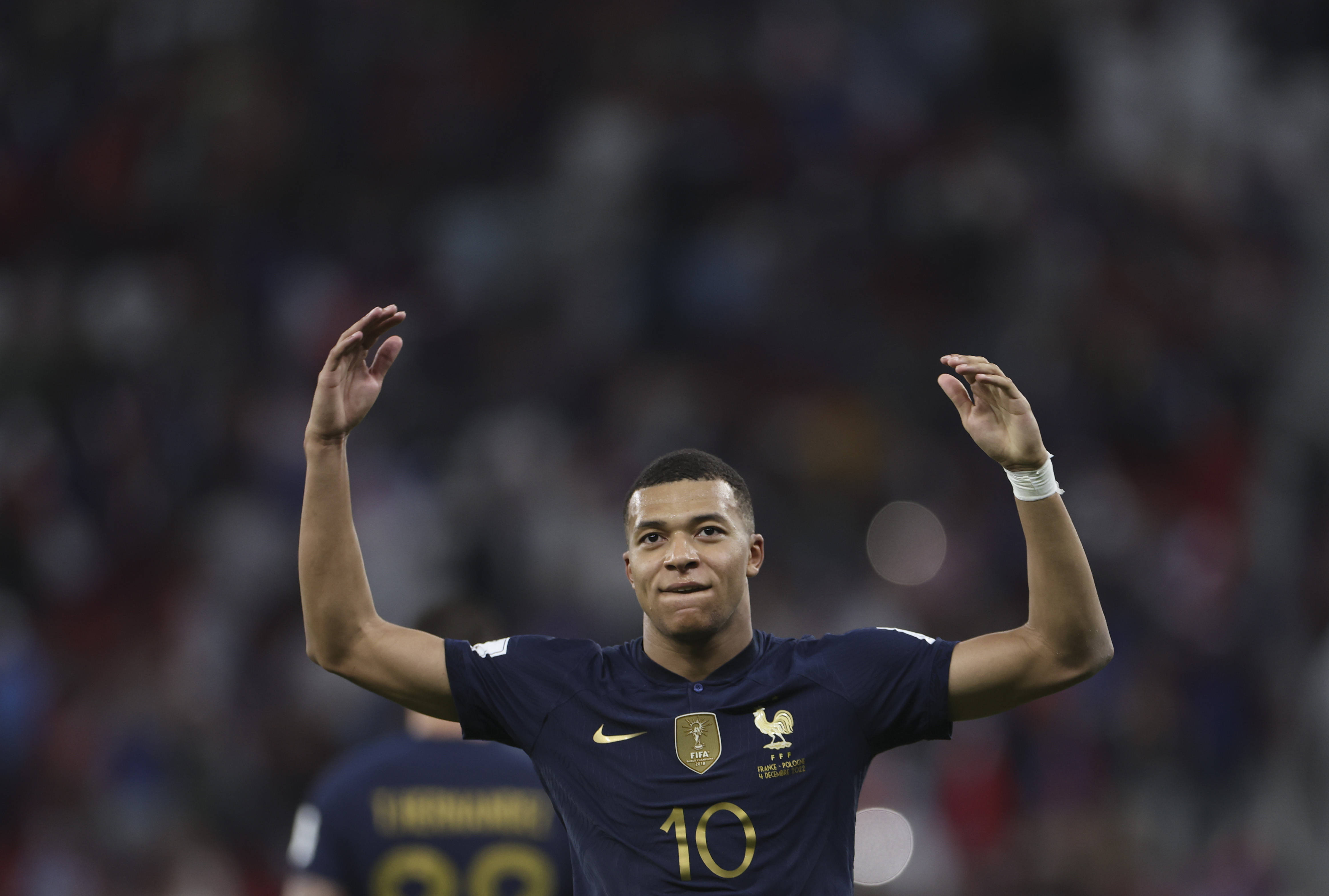 边后卫内收 边后卫内收